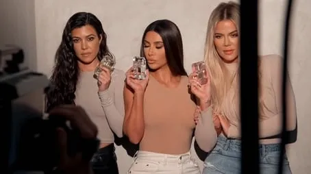 Keeping Up with the Kardashians - Season 18 All Episode Intro Air Date Per5Episode