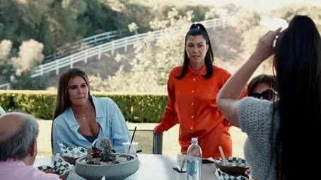 Keeping Up with the Kardashians - Season 19 All Episode Intro Air Date Per8Episode